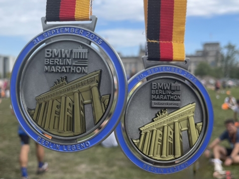zwei berlin marathon medaille