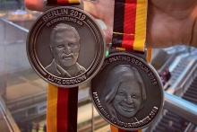 medaille vom berlin marathon